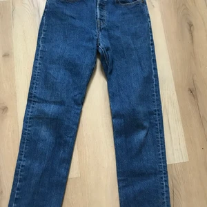 Levis jeans 501 - Så fina Levis 501  jeans strl 26/28. Som nya! Högmidjade. 