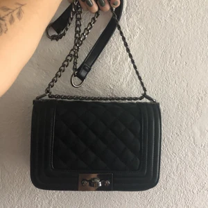 Svart Gina Tricot väska - Knappt använd, som ny. 