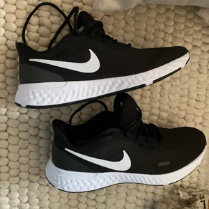 Nike löparskor  - Helt nya Nikes o storlek 40, men mer som 39! 