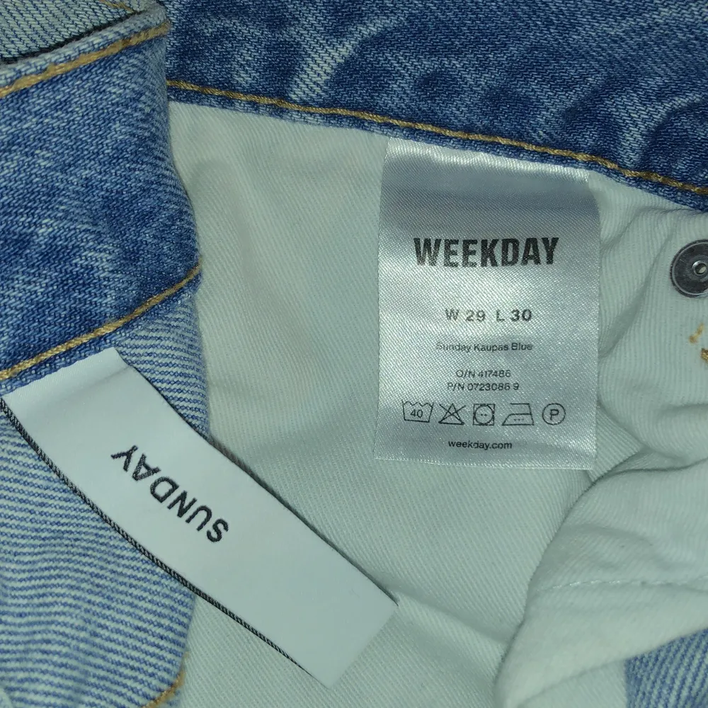 Jag säljer mina ljusblåa weekday jeans då de inte passar längre. W29 L30. Modell ”sunday”. Användes ungefär 20 gånger, men inget märkbart slitage. Kan mötas i stan eller frakta. Jeans & Byxor.