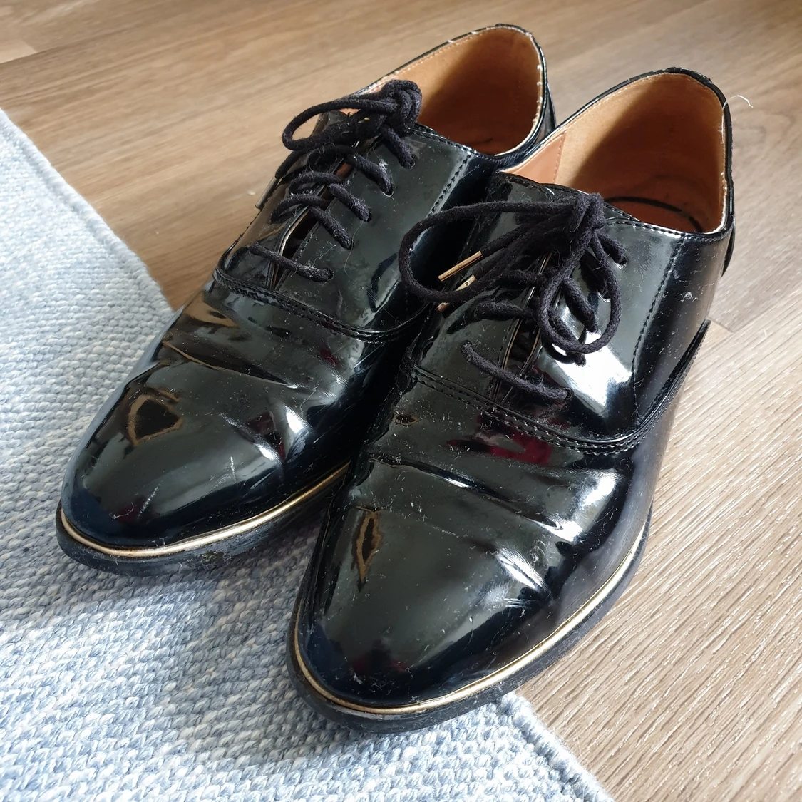 Lackerade skor Hm - 90