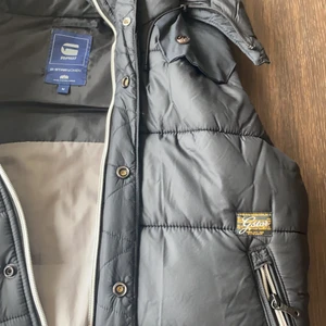 Svart G-star Väsk tjej  - Original svart G-star väst tjej 