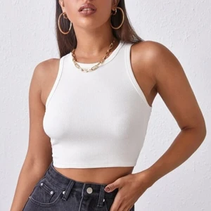 Topp - Säljer dessa tre toppari storlek XS men passar oxå S. Köp alla för 90kr eller ett för 30kr. Vit och brun SÅLD