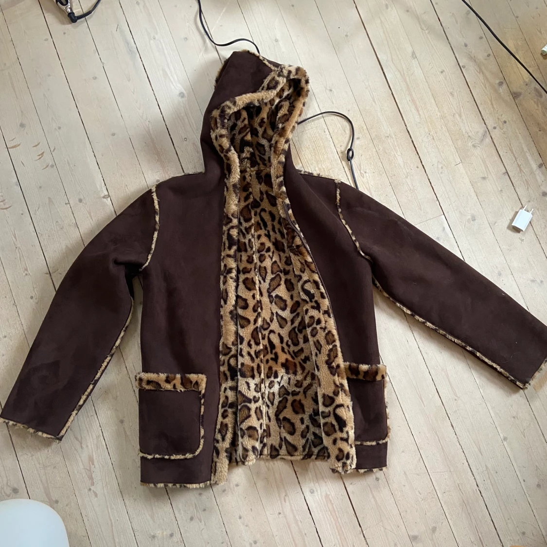 2-1 leopard brun pälsjacka