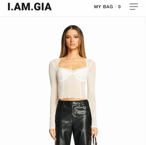 Söker ”gianna topp”  - Söker the gianna long sleeve top till hyggligt pris och i storlek xs<3 