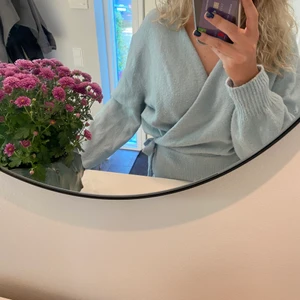 Stickad tröja  - Säljer min fina turkosa tröja från & other stories då den ej kommer till andvändning längre, köpare står för frakt!