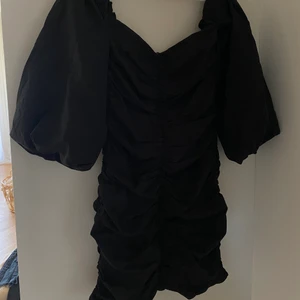 Klänning - ✨ frakt inräknat i priset