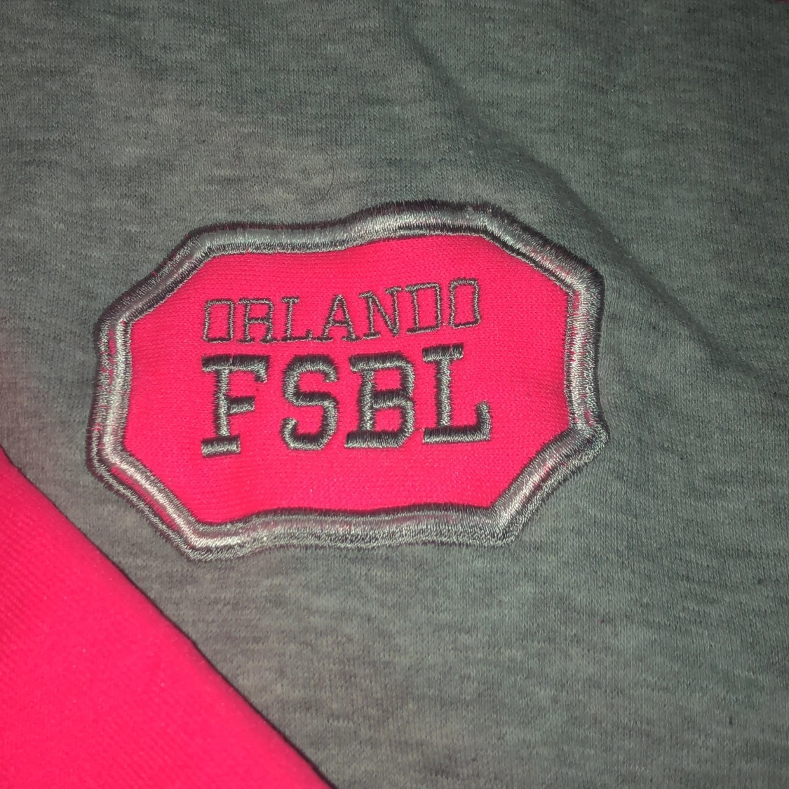 Skrik rosa kofta från Urban diva - 91