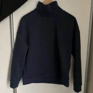   - Tröja från NAKD i storlek M. Använd några gånger men är fortfarande i mycket bra skick❤️
