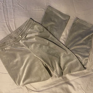 mjukisbyxor  - gråa mjukisbyxor från gina tricot i stl S.  Jag är ca 172cm lång, köparen betalar för frakten.