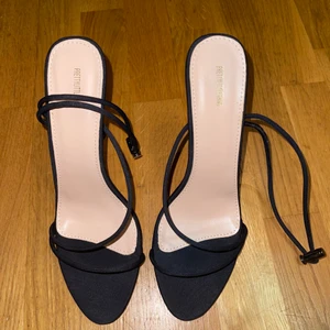 Klackar - Klackar från prettylittlething 🤍 helt oanvända stl37