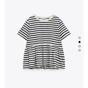 Randig tröja - Trendig randig t-shirt från zara! Storlek S, bra skick och jättefin💞 köparen står för frakt🥰