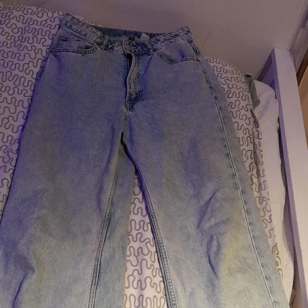 Wide 90s baggy jeans i storlek 36 . Jeans & Byxor.