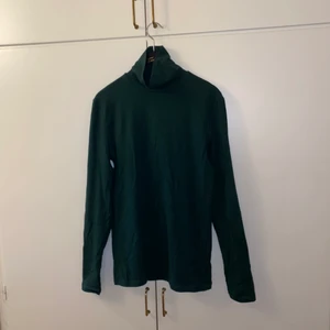 Grön polotröja från ASOS - Grön polotröja size S från ASOS designs