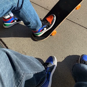 Jordans - Air Jordan 1 Mild ”Hyper Royal”. Använda få tal gånger i väldigt bra skick fortfarande. 