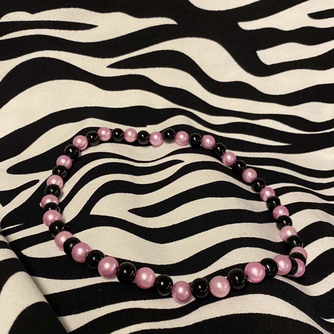 Pärlhalsband i färg - 90