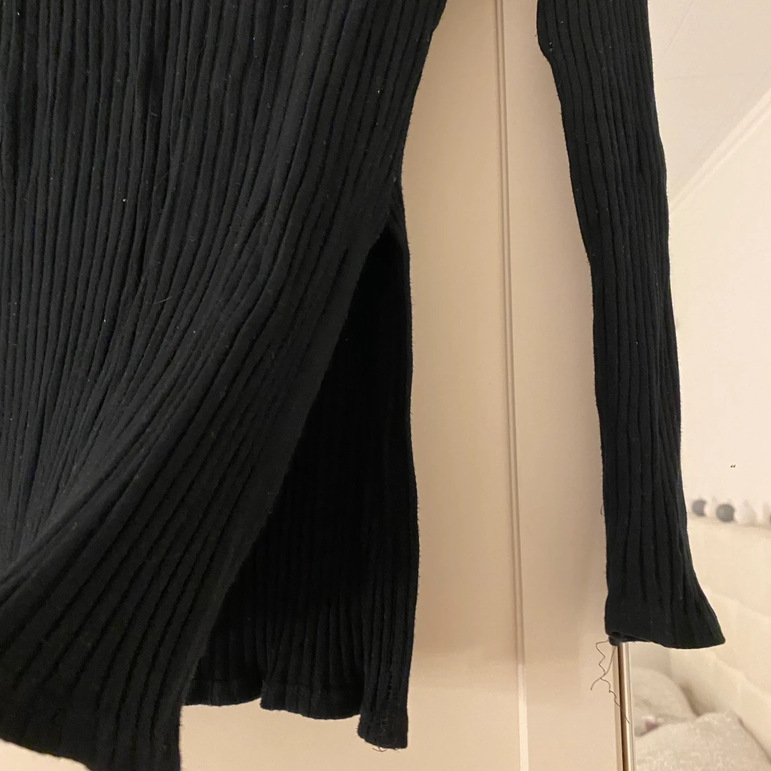 Ribbad tröja med sidoslits  - 90