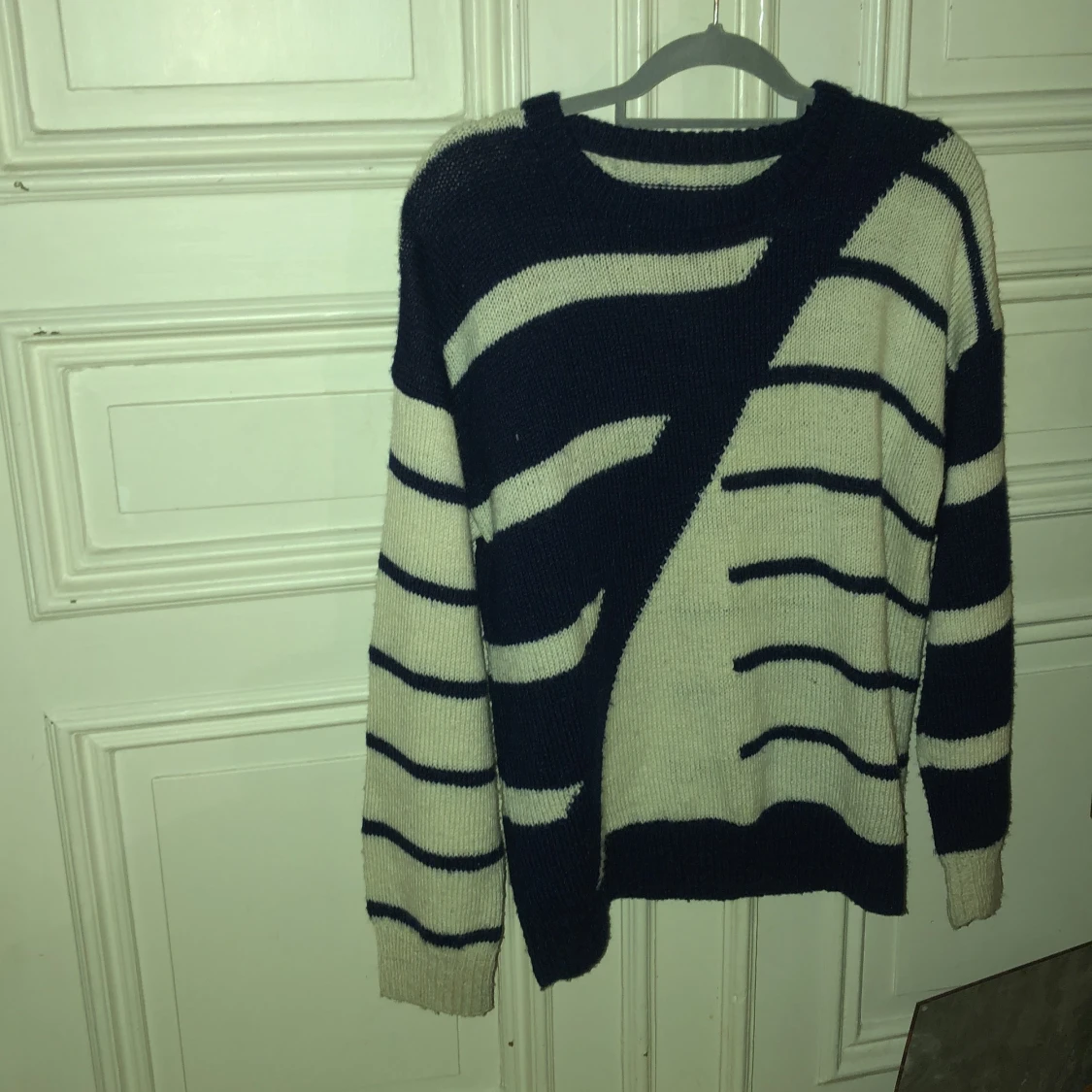 Blåvit stickad tröja - 91