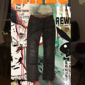 Lågmidjade Jens  - Skit snygga lågmidjade Jens som jag har haft ett tag nu men jag har börjat tröttna, midjemåttet är 40 och innerbensstorleken är 24😗✌🏼 köparen står för frakt och buden måste åka med 10 hela tiden💋