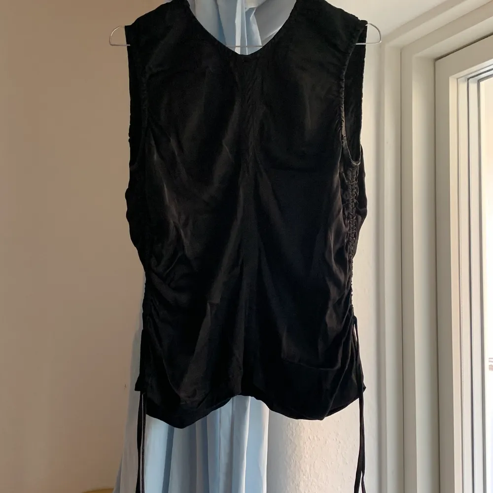Beautiful silk top in perfect condition . Toppar.