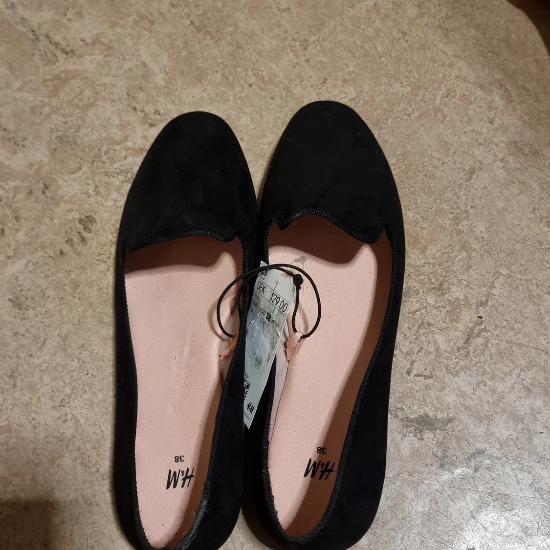 Hej🦋 Här kan du köpa ett par sommar skor