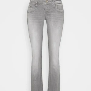 Ltb jeans - Så snygga grå Lågmidjade jeans från LTB som är helt slutsålda. Dom är helt nya med lappen kvar ❌intressekoll❌ är inte säker på att jag vill sälja. Buda! Säljer endast vid bra bud💓             högsta bud: 640