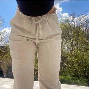 Linnebyxor  - Lägger ut igen pga oseriös köpare. Dom är perfekt skick. Lite för korta på mig som är 172. Nypris 499kr. Storlek m men passar xs tom L då det är resårband. Buda i kommentarerna. AVSLUTAD