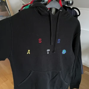 Travis Scott Astroworld hoodie - Hoodie från Travis Astroworld merch. Knappt använd och inga fläckar. Passar S/M. 