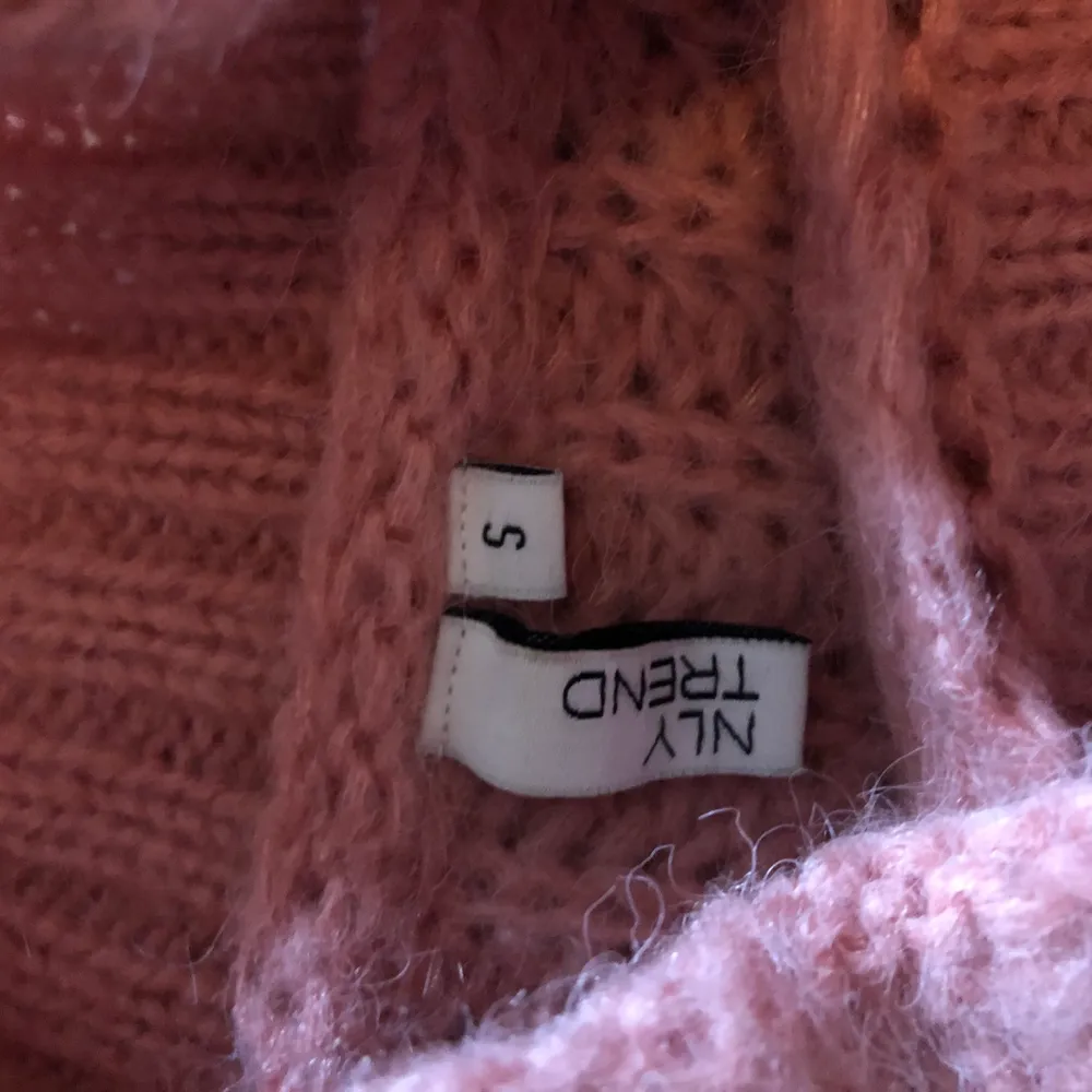 Väldigt skön tjocktröja från NLY Trend i storlek S. Frakt kostar 66 kr. Neuleet.