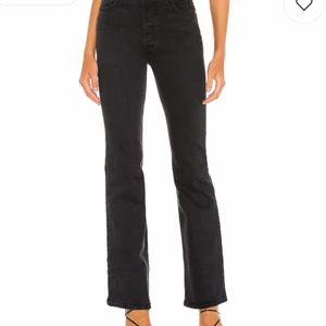 Ribcage bootcut Levis  - Sälj i mycket bra skick, knappt använda. Stl 26 längd 31. 