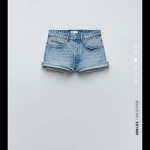 Säljer super fina shorts från Zara!! Helt oanvända för köpt i fel storlek💕 Köpte under rean för 79kr!! Kommer aldrig komma till användning och perfekt inför sommaren!!