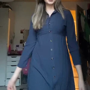 Klänning med knappar fram - Så söt och i bra skick, kom privat för bud!❤️