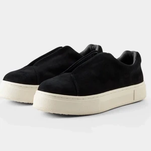 Eytys sneakers - Säljer mina eytys i bra skick! Storlek 38. Skriv privat för fler bilder eller frågor då man bara kan lägga upp 3st 💕💕 (köp direkt för 1000!) OBS om du har budat är det bindande! Så viktigt att du vet av att du har pengar och är säker när budgivningen är slut på fredag! 