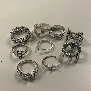 Silver Ringar - Silver ringar jag aldrig använt. Blomma, fjärils och kedje ringen finns ej. 