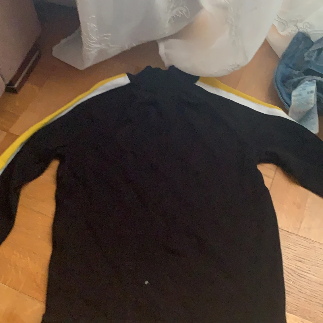 Vanlig långarmad  tröja från hm med gul - 91