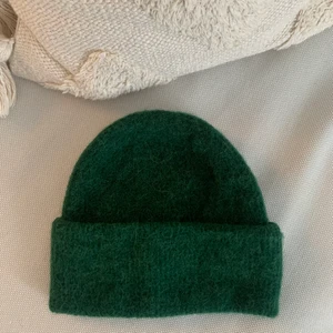 samsoe mössa - säljer denna fina mössa från samsoe samsoe! helt i nyskick. nypris 399