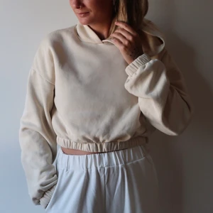 Cropped tröja  - Frakt tillkommer 