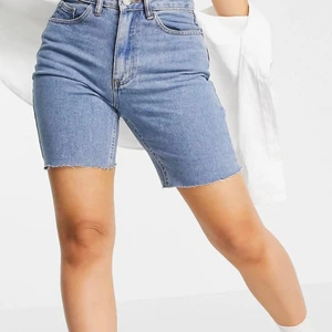 ASOS shorts - Säljer pga fel storlek för mig!! Helt oanvända och supersnygga ;), inköpspris 299kr