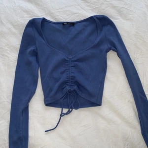 Zara blå topp, S - En jättefin mörkblå topp med knytning. Aldrig använd ❤️❤️