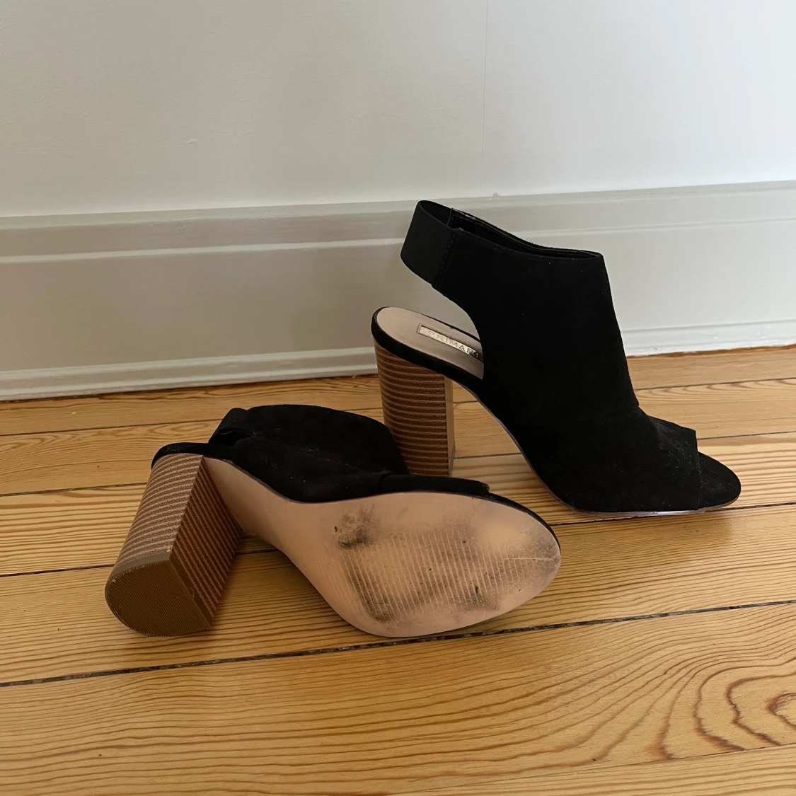 Svarta klackskor  - 91