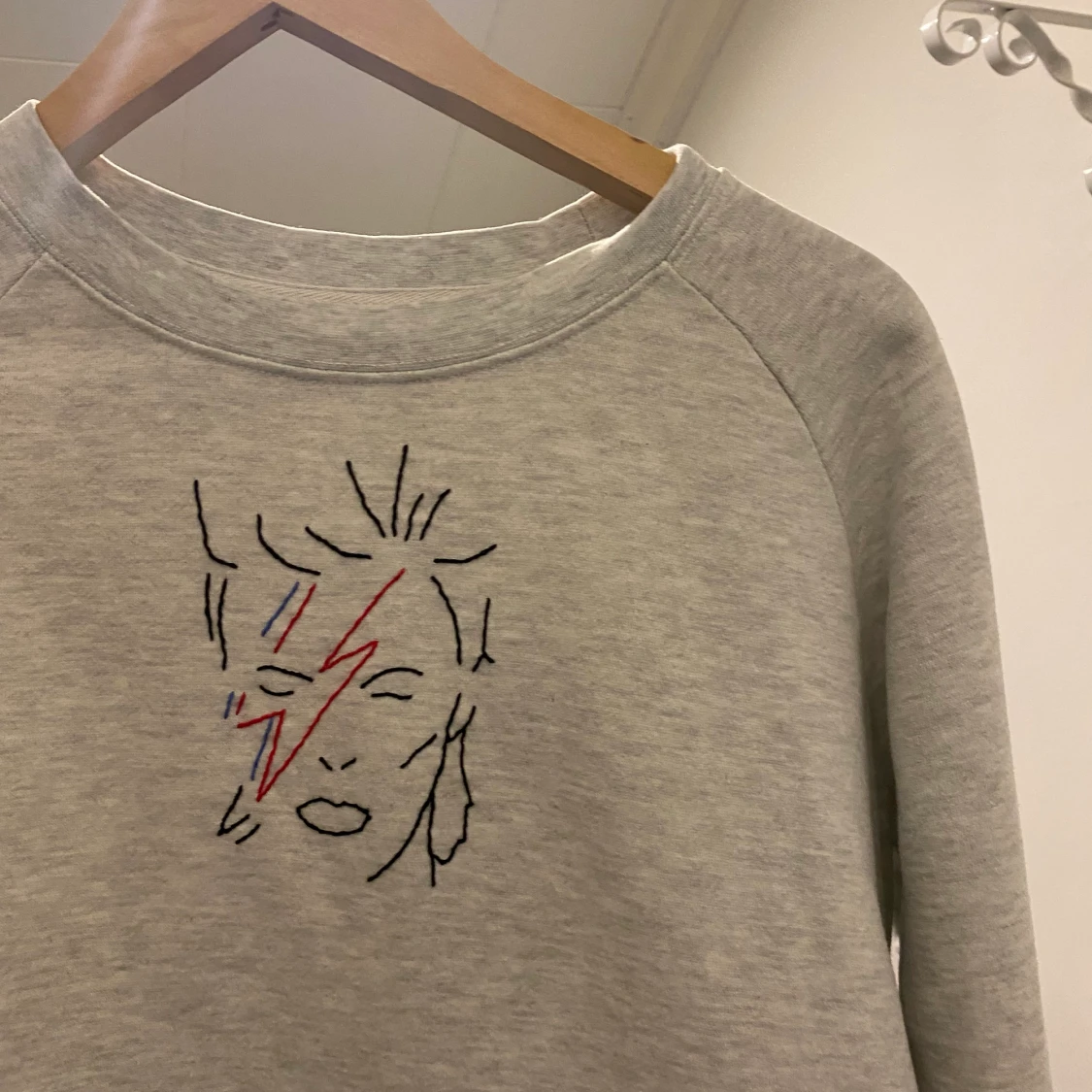 Broderad tröja - 91