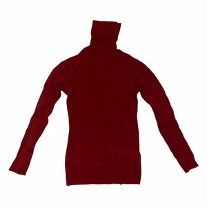 Ribbstickad turtleneck  - Vinröd Ribbstickad Turtleneck från Cubus i strl M, passar även S. 