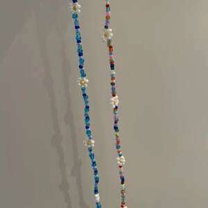 Blommiga halsband🌟 - Båda för 100kr, dom är justerbara 