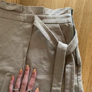 Beige kjol | tjockare material, grymt skick | köparen står för frakt🤍