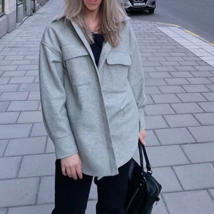 Skjortjacka - Skjortjacka i storlek m, från h&m. Använd fåtal gånger