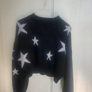 Sweatshirt  - Sweatshirt från Shein, aldrig använd. Storlek s.