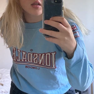 Lonsdale sweatshirt  - Superfin Lonsdaletröja köpt i London! Den är i jättebra skick, dock mindre till storleken snarare en M än en XXL