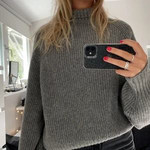 stickad - grå stickad tröja använd 1 gång från hm💚