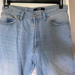 Straight jeans från Bikbok, säljer för att de har blivit för små tyvärr. Är i storlek S. Sparsamt använda 💙
