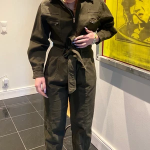 Onepiece/jumpsuit - Jumpsuit från hm i nyskick, använd en gång. 